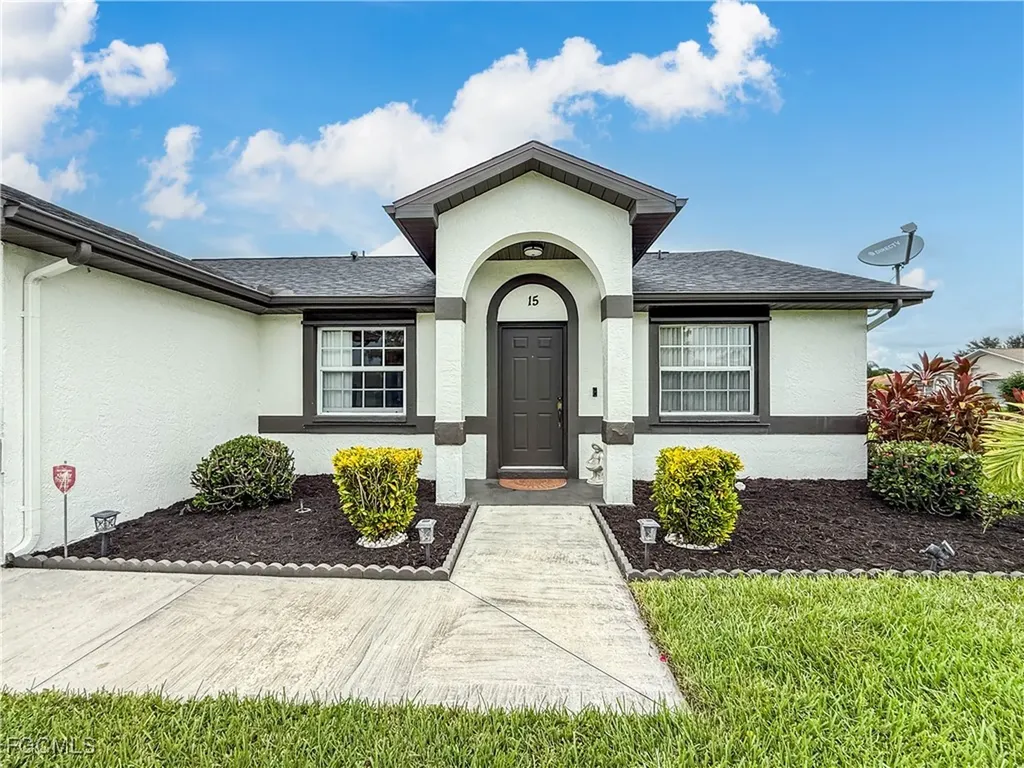 15 Crestwood Circle S Lehigh Acres FL 33936