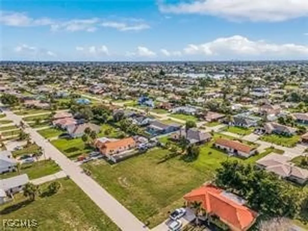 3725 SW 7th Place Cape Coral FL 33914