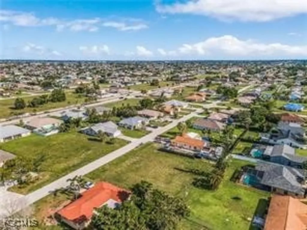 3725 SW 7th Place Cape Coral FL 33914