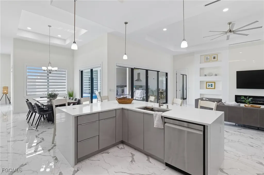 802 El Dorado Parkway E Cape Coral FL 33904