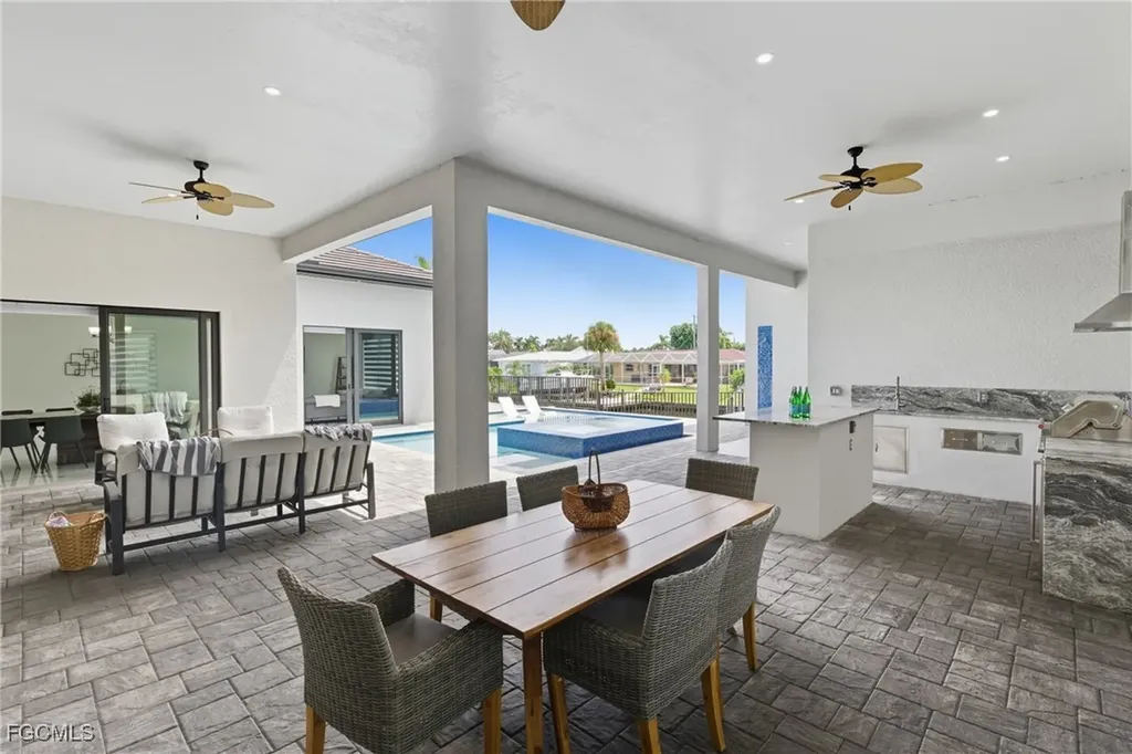 802 El Dorado Parkway E Cape Coral FL 33904