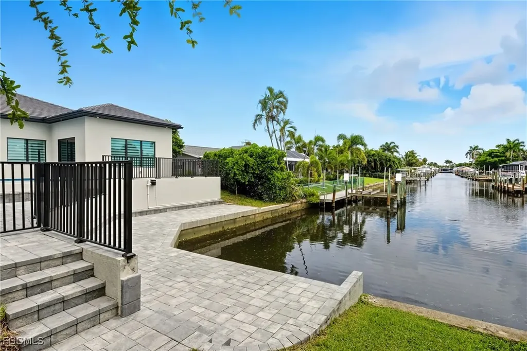 802 El Dorado Parkway E Cape Coral FL 33904