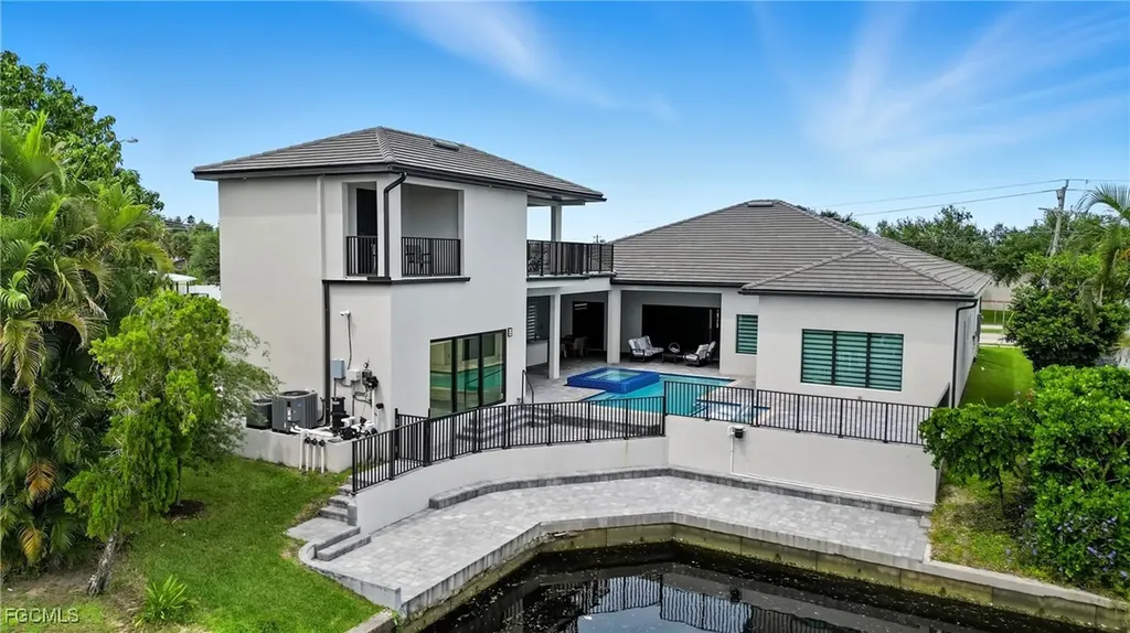802 El Dorado Parkway E Cape Coral FL 33904