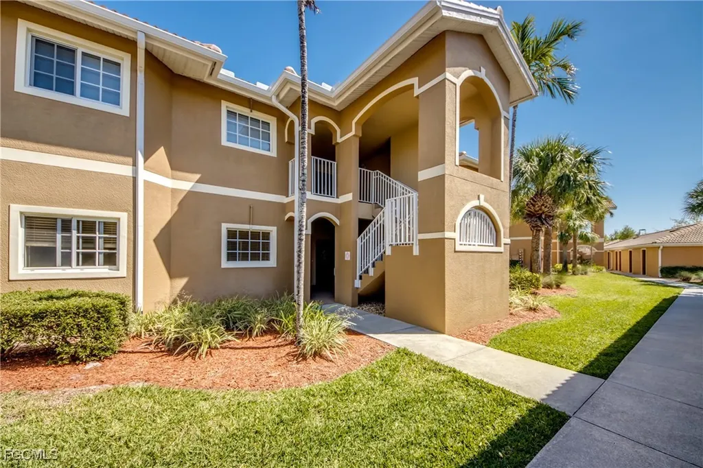 1113 Winding Pines Circle Cape Coral FL 33909