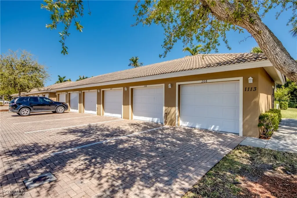 1113 Winding Pines Circle Cape Coral FL 33909