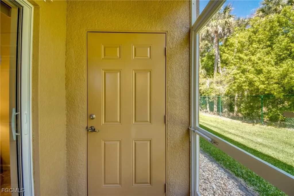 1113 Winding Pines Circle Cape Coral FL 33909