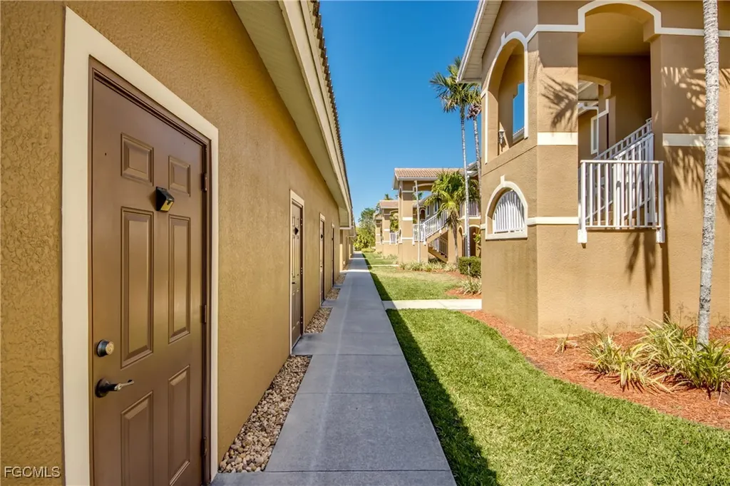 1113 Winding Pines Circle Cape Coral FL 33909