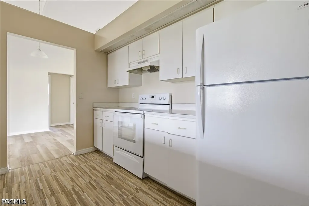 1233 SE 23rd Avenue Cape Coral FL 33990