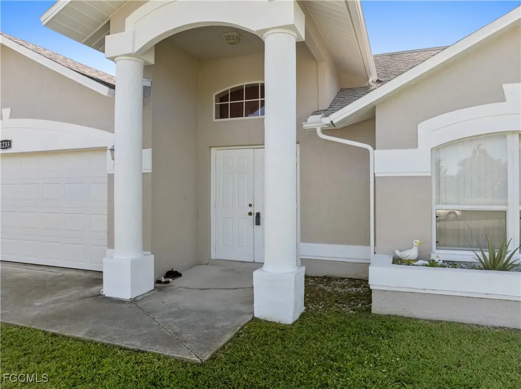 1233 SE 23rd Avenue Cape Coral FL 33990