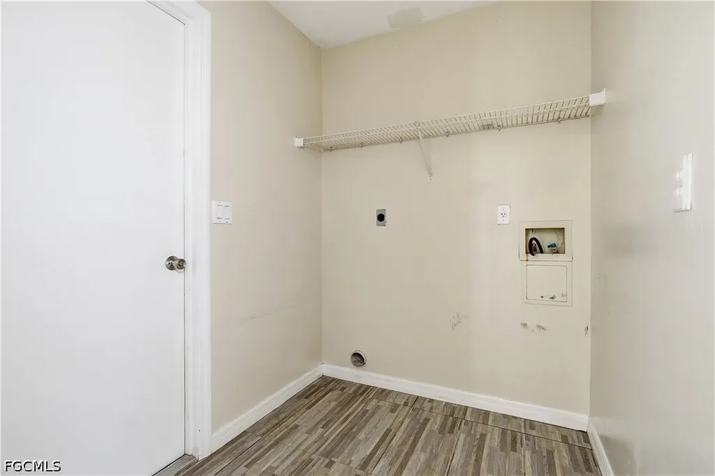 1233 SE 23rd Avenue Cape Coral FL 33990