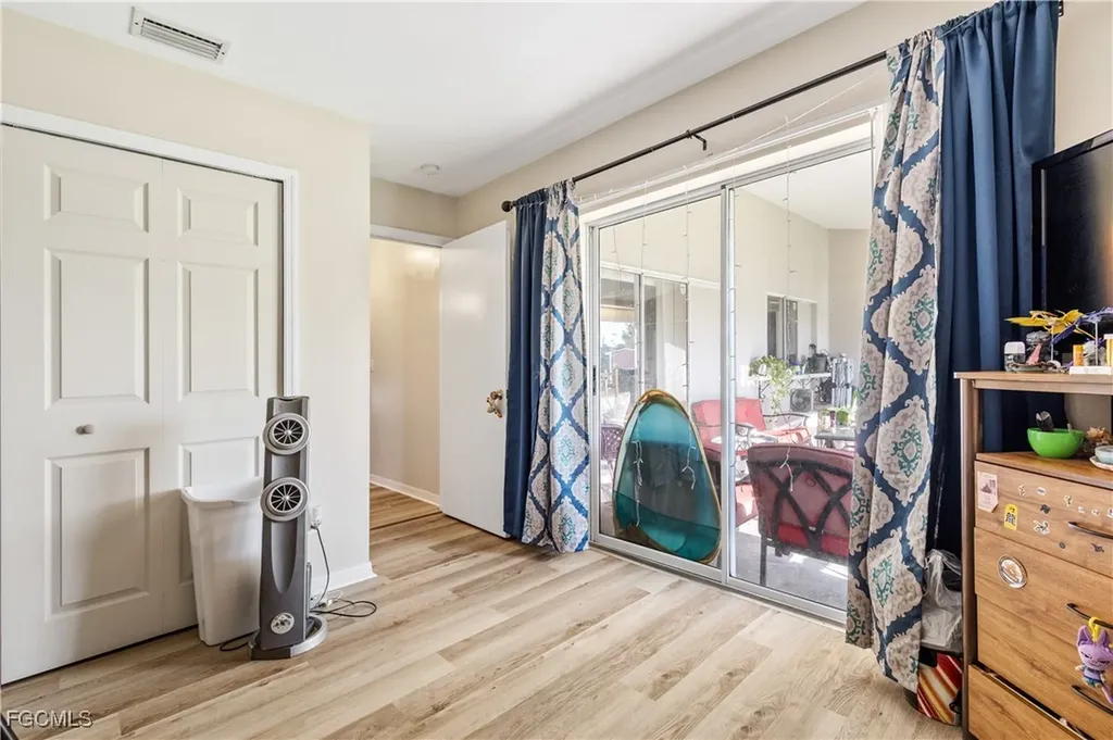 1233 SE 23rd Avenue Cape Coral FL 33990