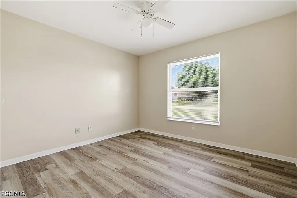 1233 SE 23rd Avenue Cape Coral FL 33990