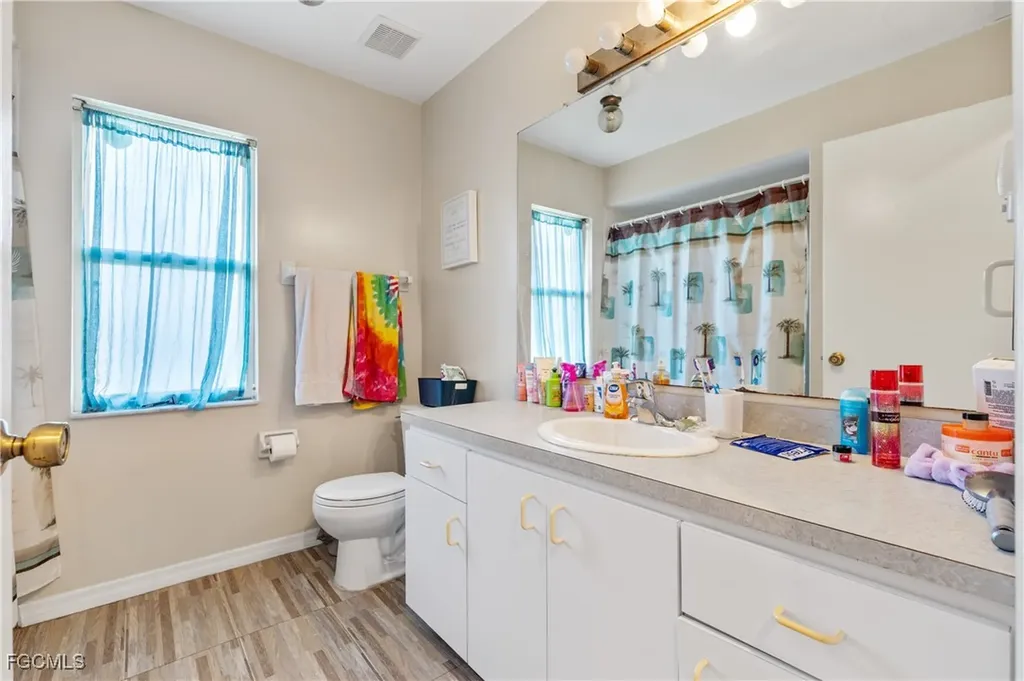 1233 SE 23rd Avenue Cape Coral FL 33990