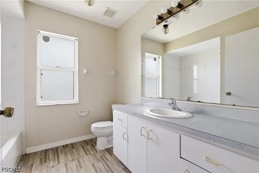 1233 SE 23rd Avenue Cape Coral FL 33990