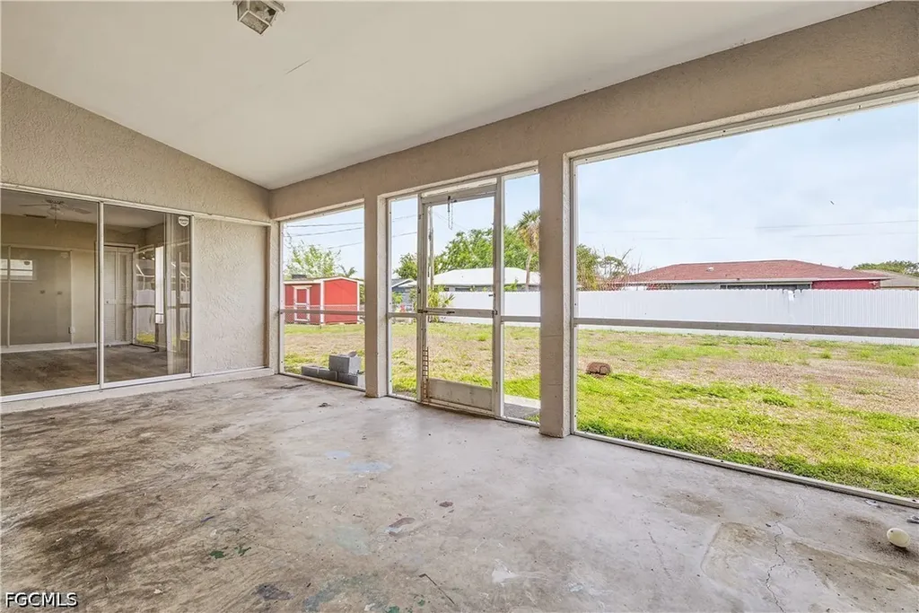 1233 SE 23rd Avenue Cape Coral FL 33990