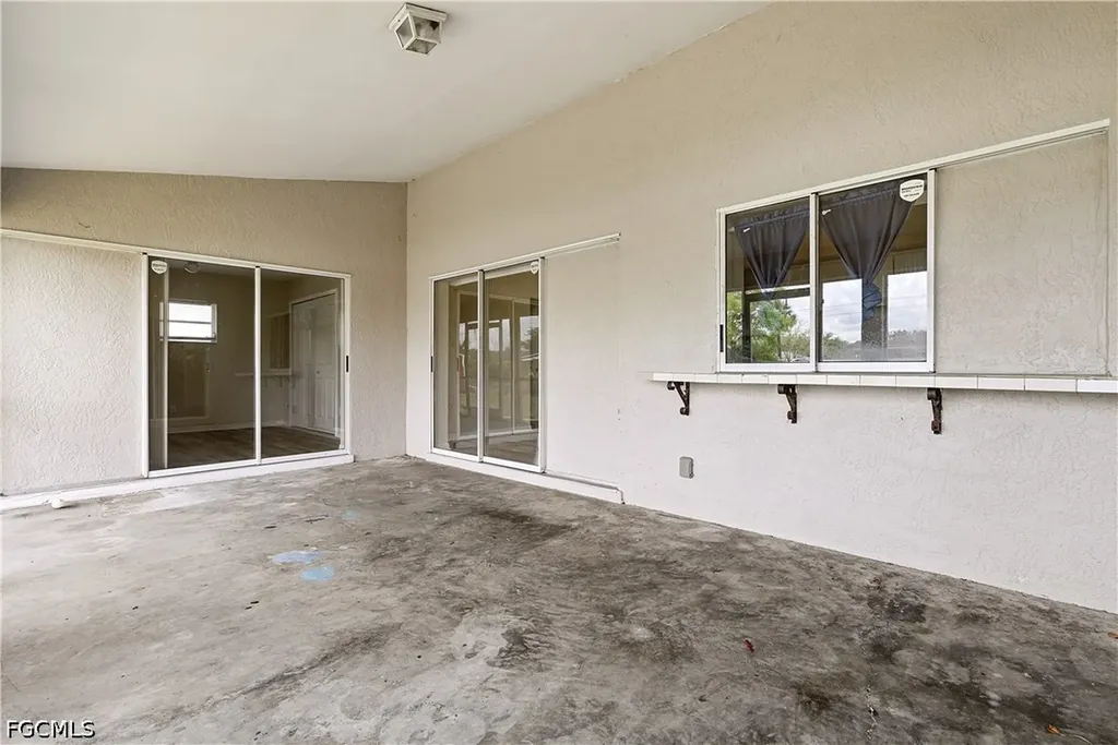 1233 SE 23rd Avenue Cape Coral FL 33990