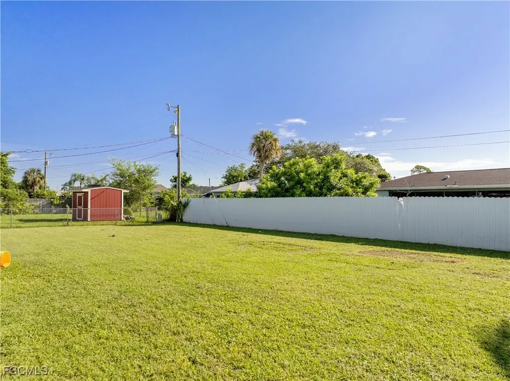 1233 SE 23rd Avenue Cape Coral FL 33990