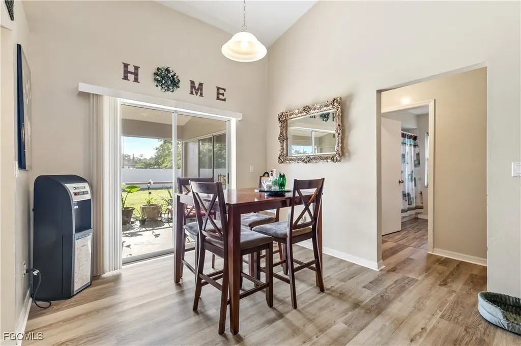 1233 SE 23rd Avenue Cape Coral FL 33990