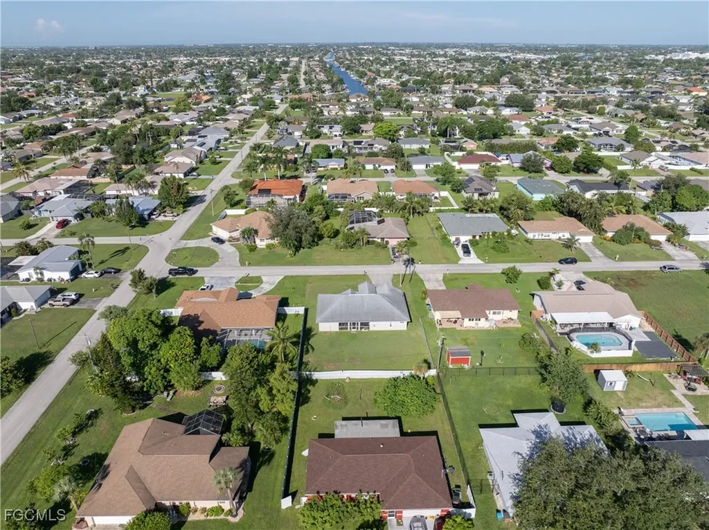 1233 SE 23rd Avenue Cape Coral FL 33990