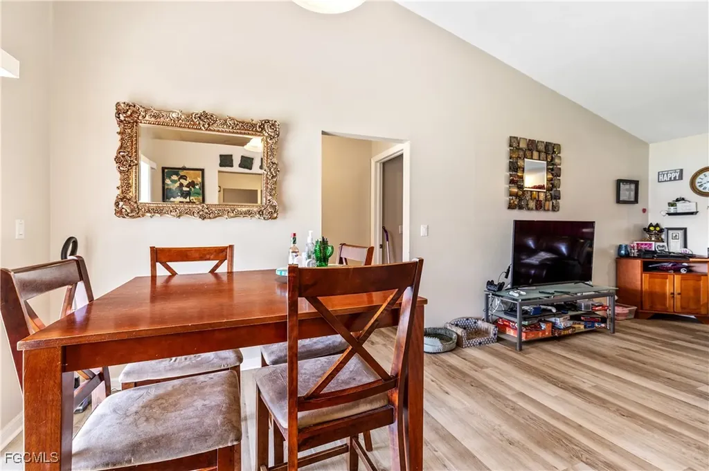 1233 SE 23rd Avenue Cape Coral FL 33990