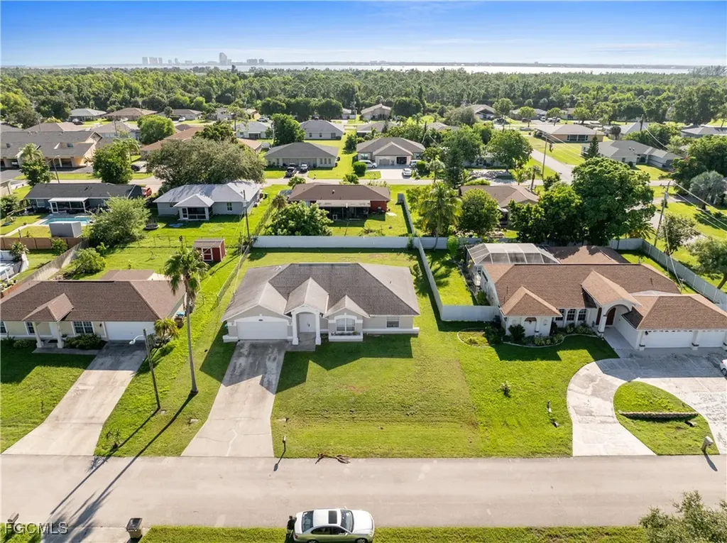 1233 SE 23rd Avenue Cape Coral FL 33990
