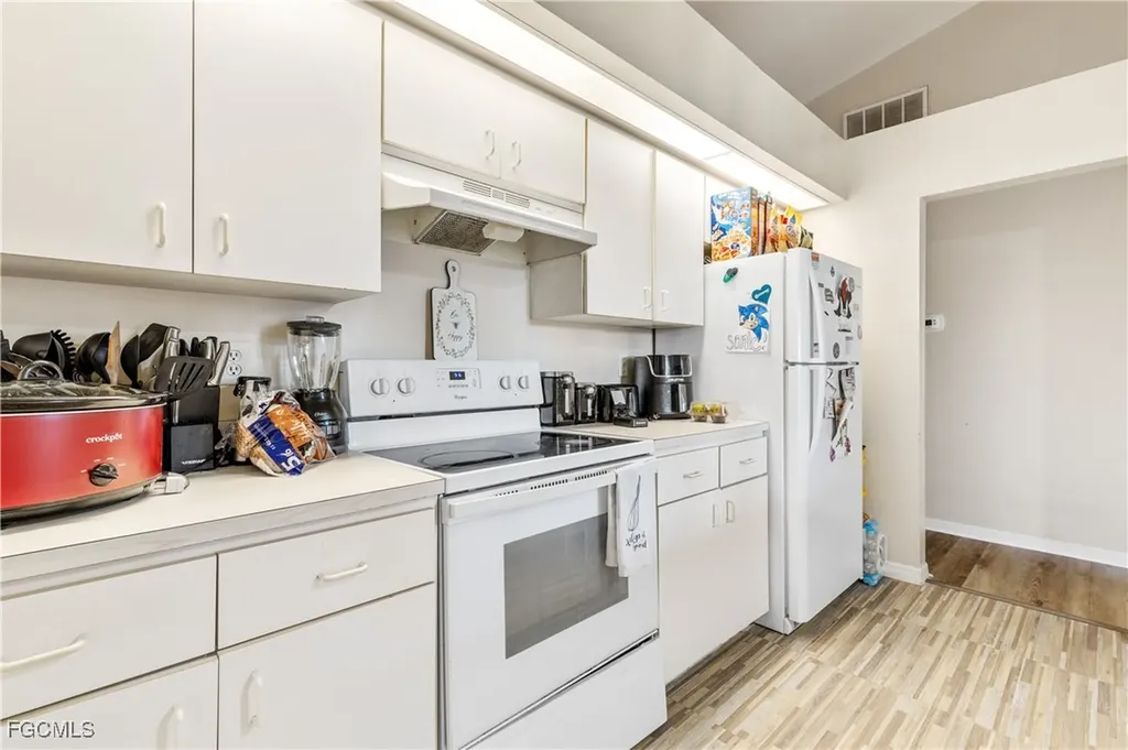 1233 SE 23rd Avenue Cape Coral FL 33990