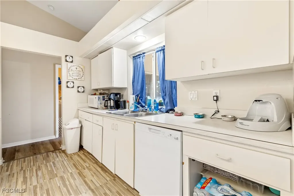 1233 SE 23rd Avenue Cape Coral FL 33990