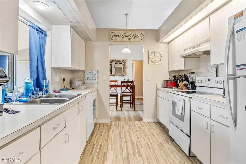 1233 SE 23rd Avenue Cape Coral FL 33990