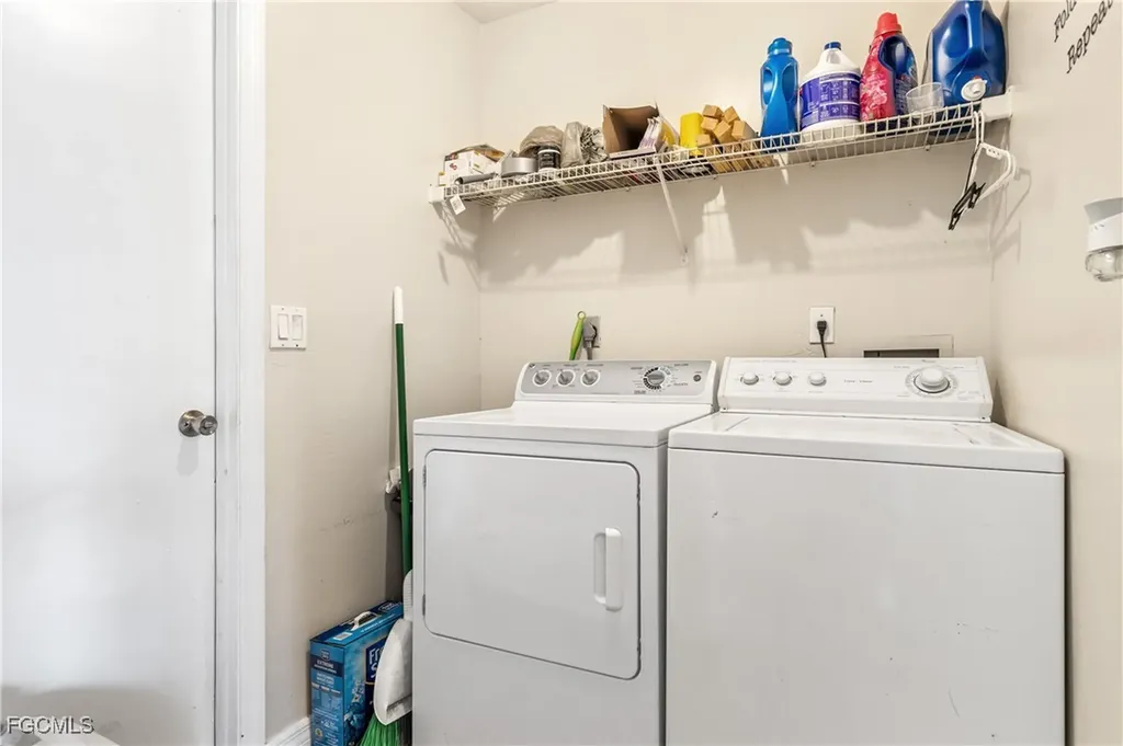 1233 SE 23rd Avenue Cape Coral FL 33990