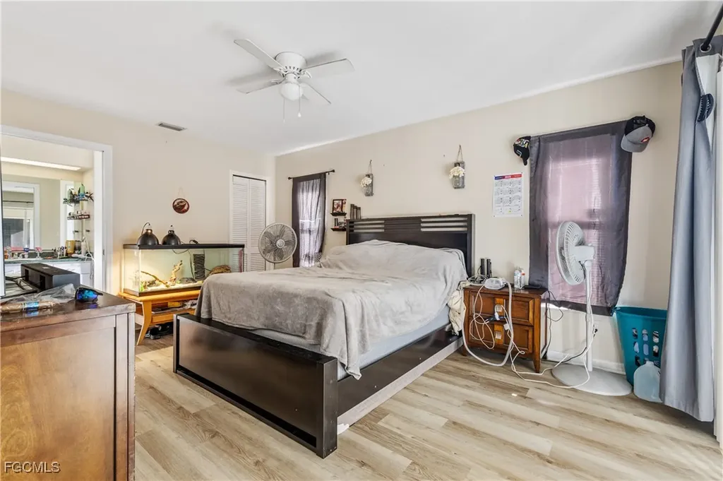 1233 SE 23rd Avenue Cape Coral FL 33990