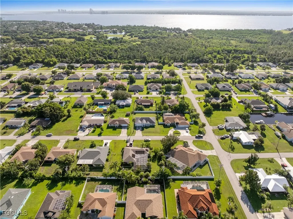 1233 SE 23rd Avenue Cape Coral FL 33990