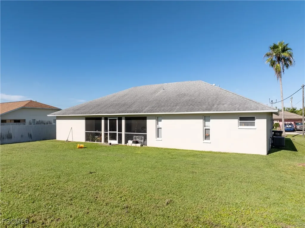 1233 SE 23rd Avenue Cape Coral FL 33990