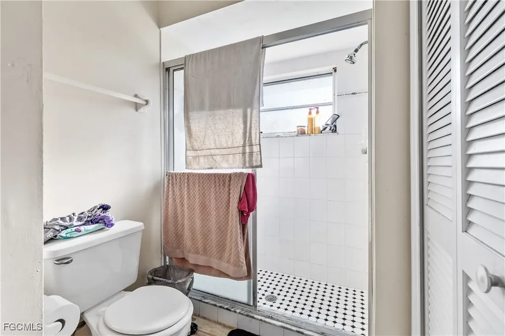 1233 SE 23rd Avenue Cape Coral FL 33990