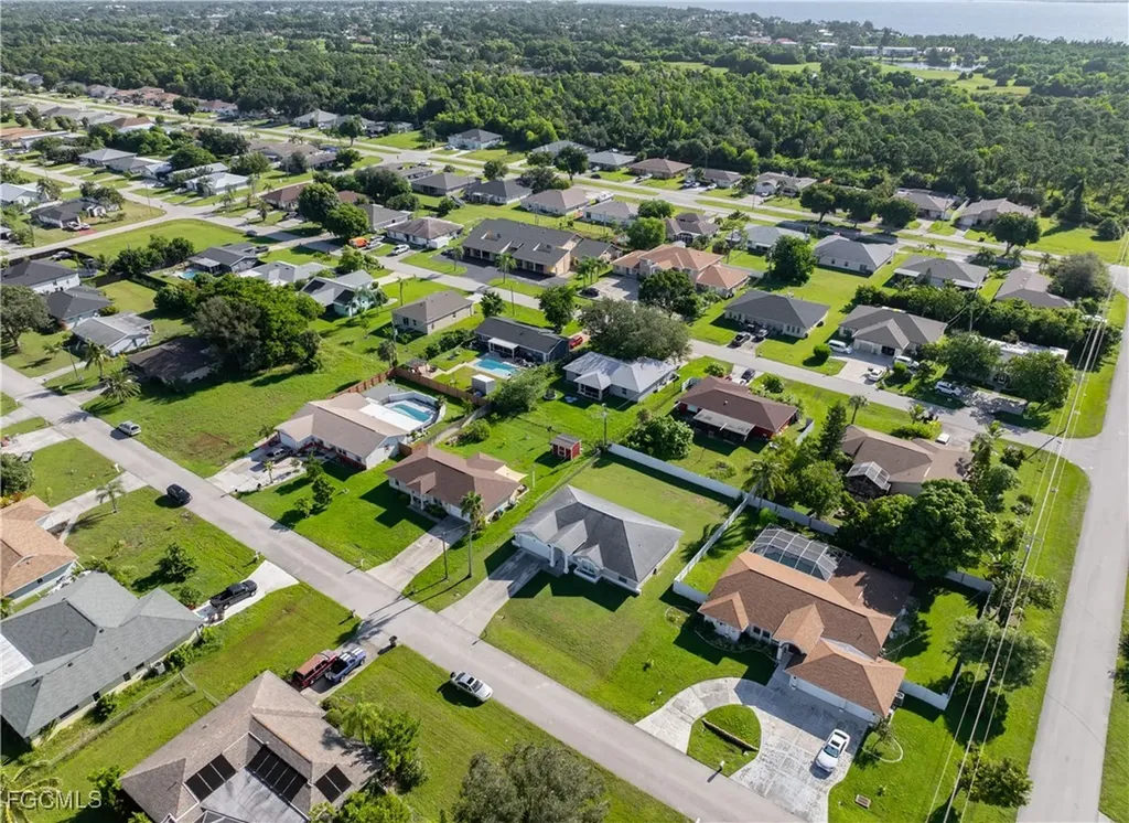 1233 SE 23rd Avenue Cape Coral FL 33990