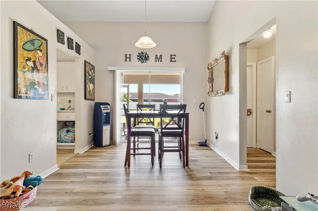 1233 SE 23rd Avenue Cape Coral FL 33990