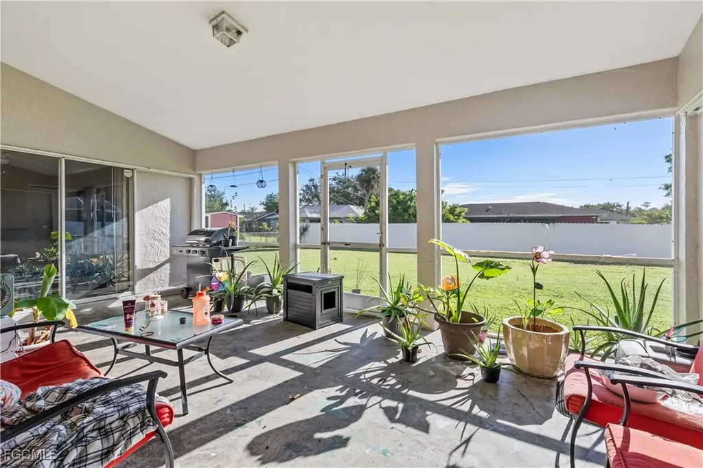 1233 SE 23rd Avenue Cape Coral FL 33990