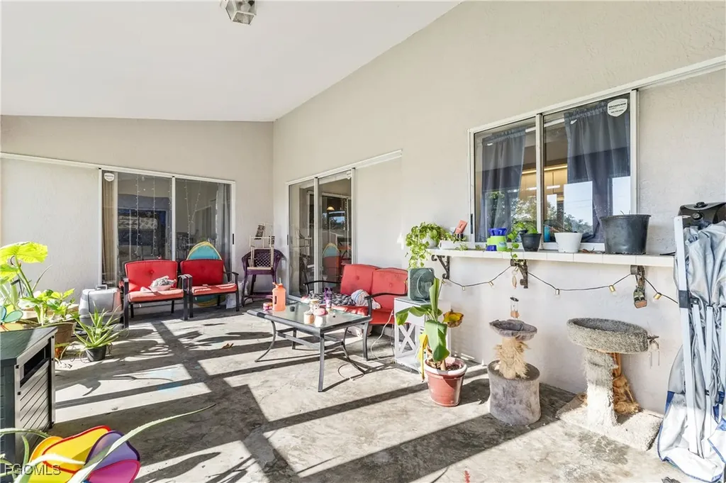 1233 SE 23rd Avenue Cape Coral FL 33990