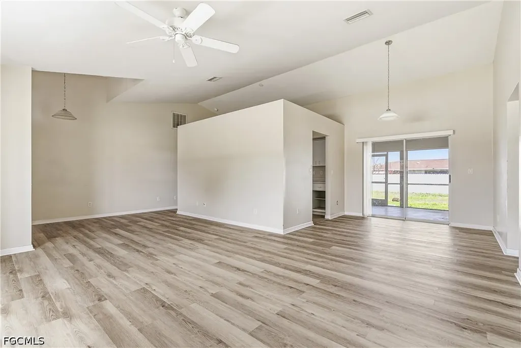 1233 SE 23rd Avenue Cape Coral FL 33990