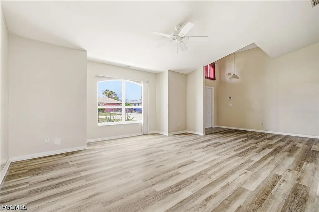 1233 SE 23rd Avenue Cape Coral FL 33990