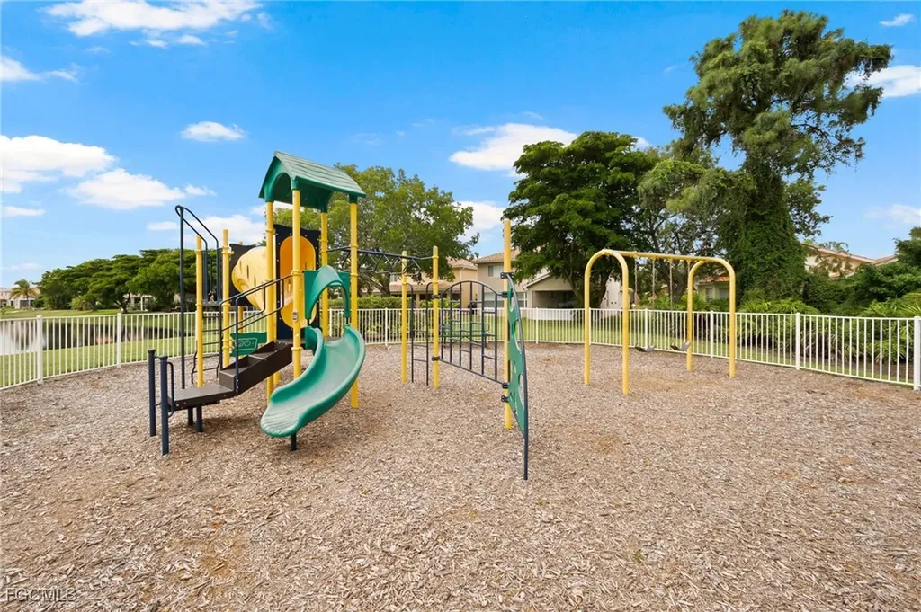 9270 Chestnut Tree Loop Fort Myers FL 33967