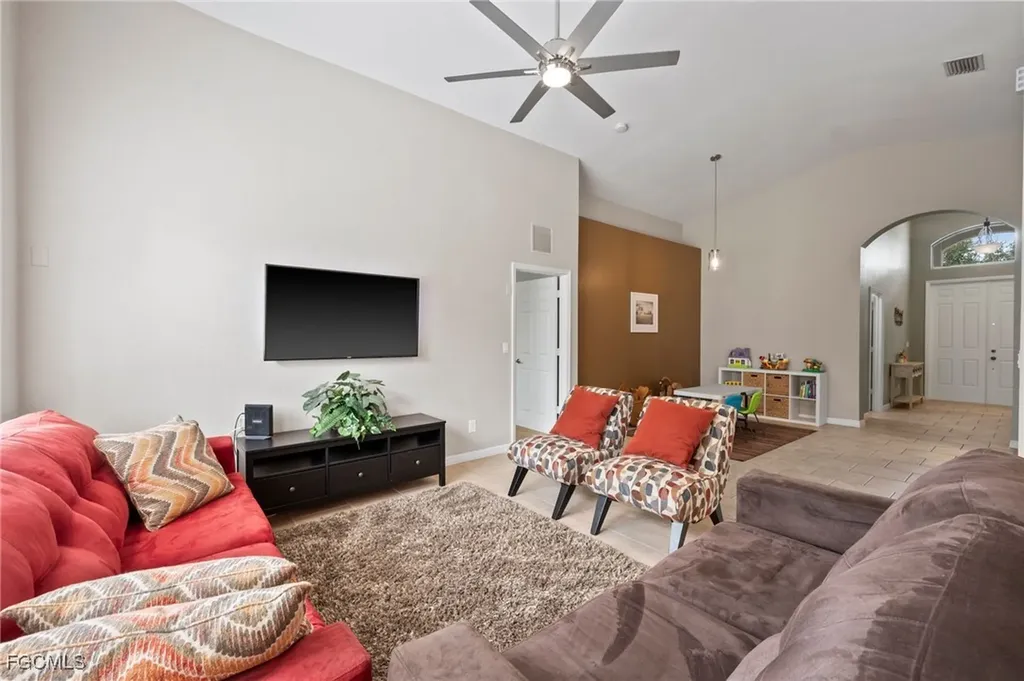 9270 Chestnut Tree Loop Fort Myers FL 33967