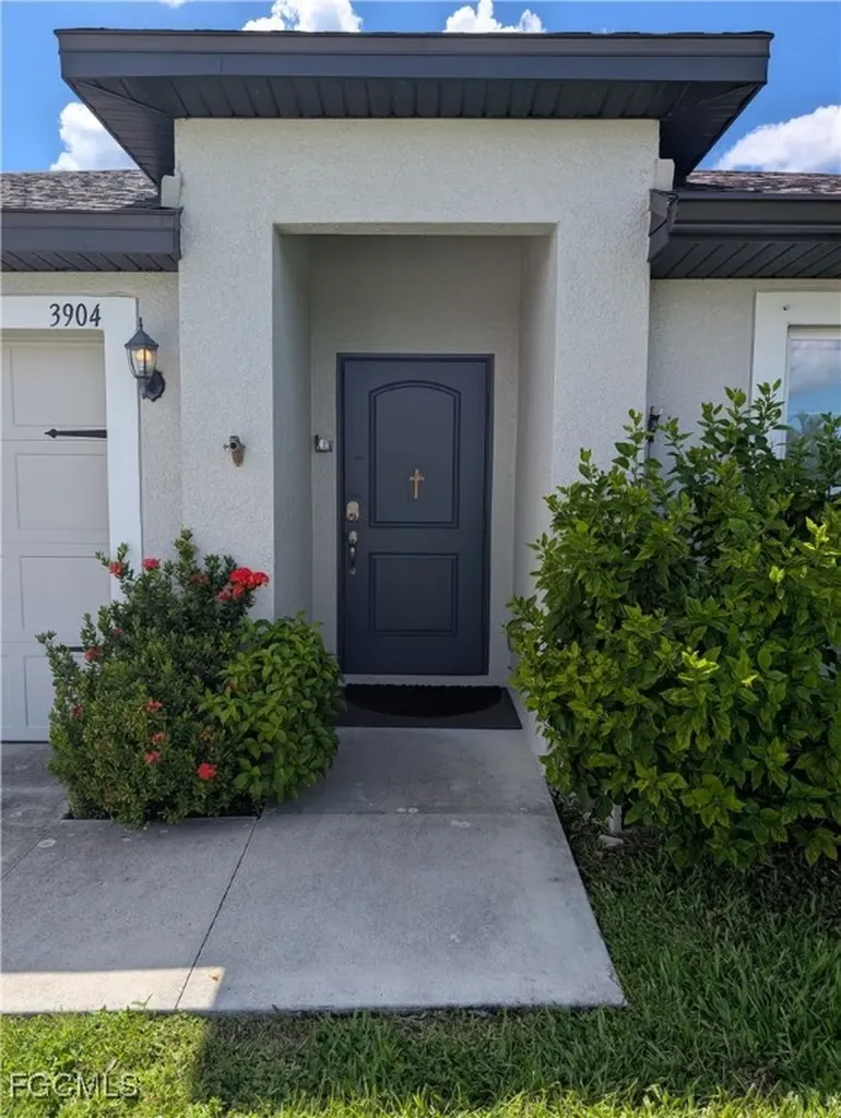 3904 NE 16th Place Cape Coral FL 33909