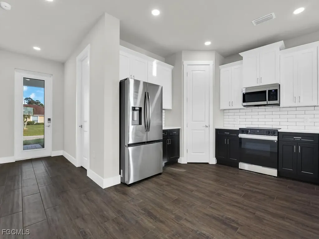 2454 NW 9th Terrace Cape Coral FL 33993