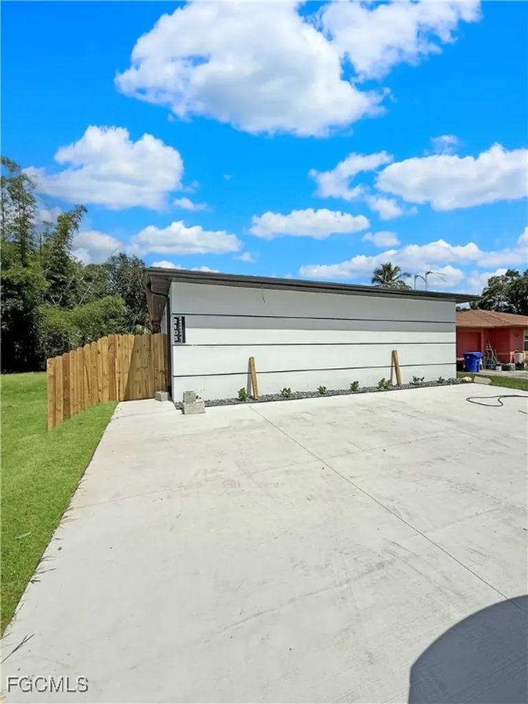 2103 French Street Fort Myers FL 33916