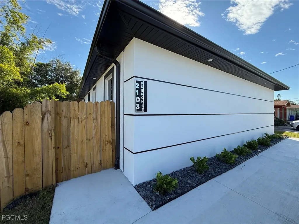 2103 French Street Fort Myers FL 33916