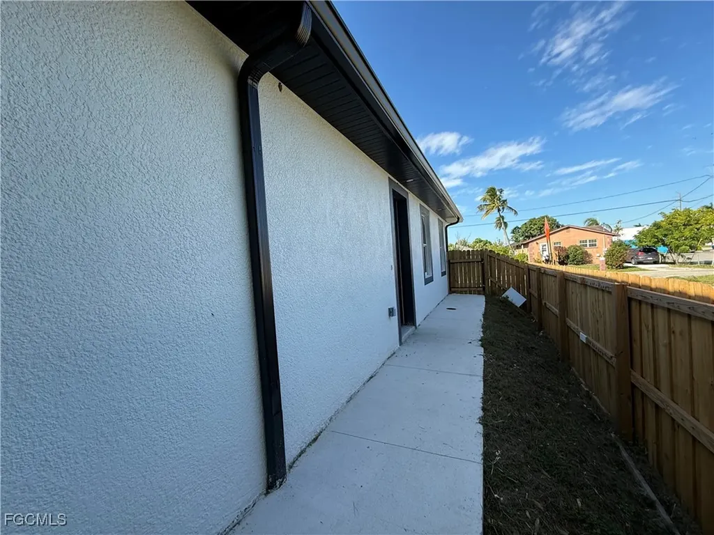 2103 French Street Fort Myers FL 33916