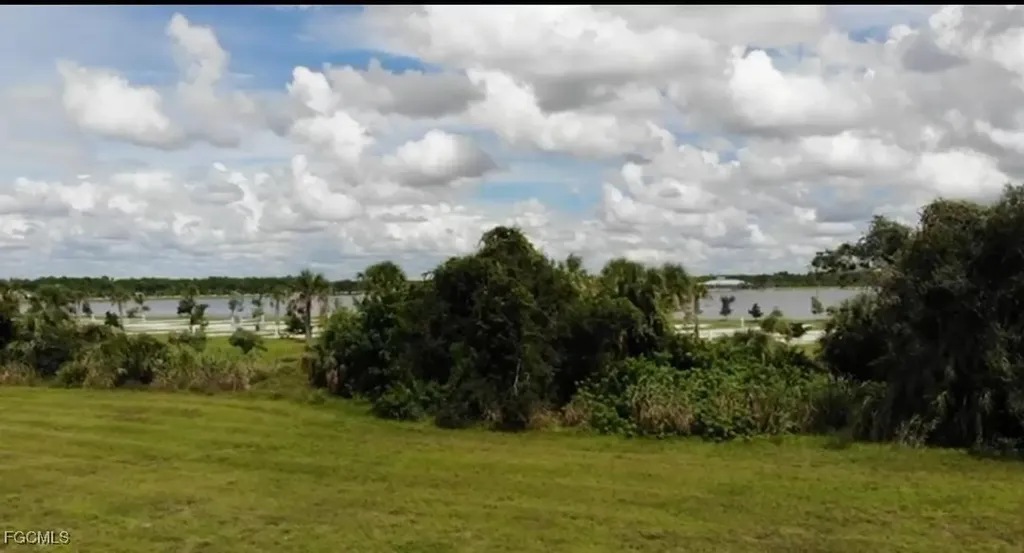 4021 NW 37th Avenue Cape Coral FL 33993