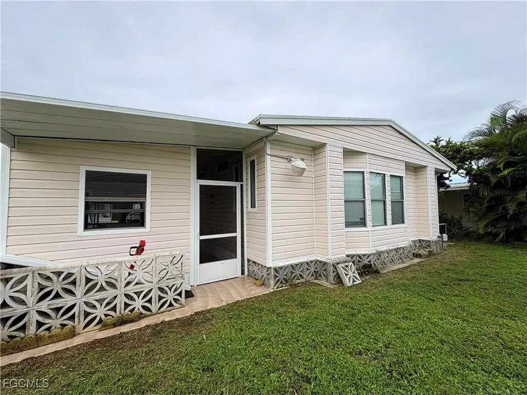 448 Snead Drive North Fort Myers FL 33903