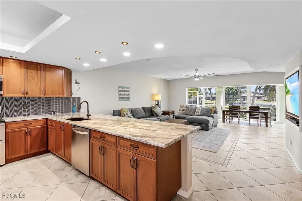 1614 Beach Parkway Cape Coral FL 33904