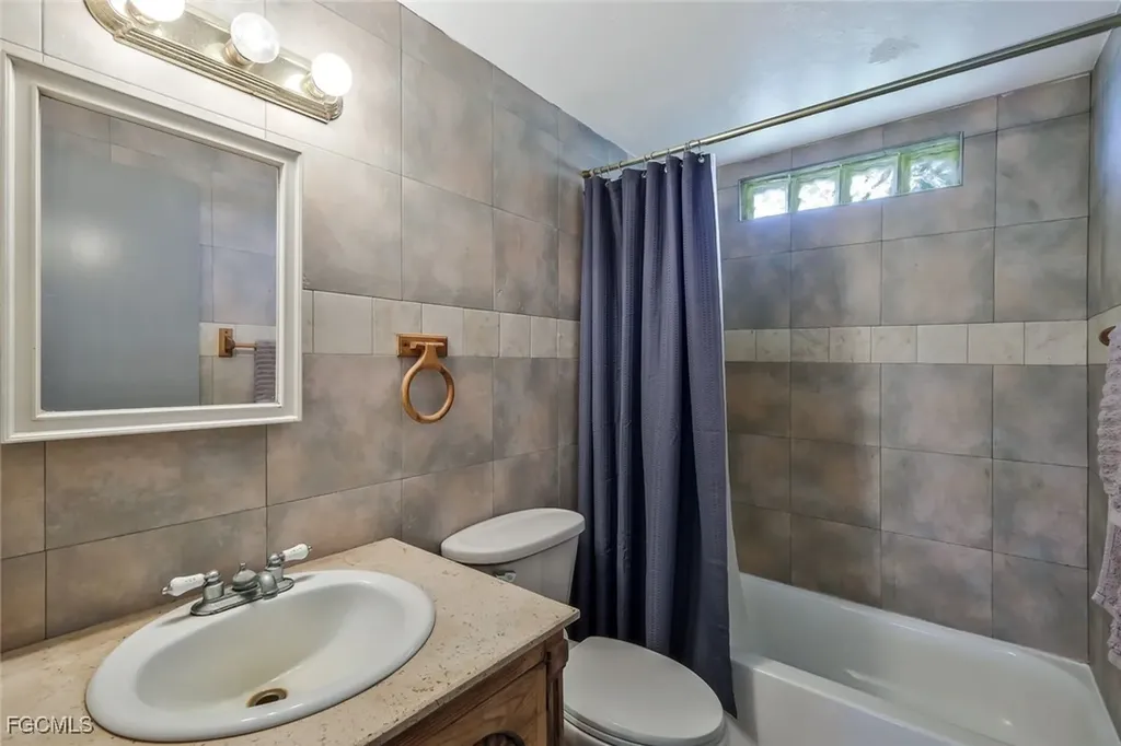 23715 Tinas Lane Fort Myers FL 33913